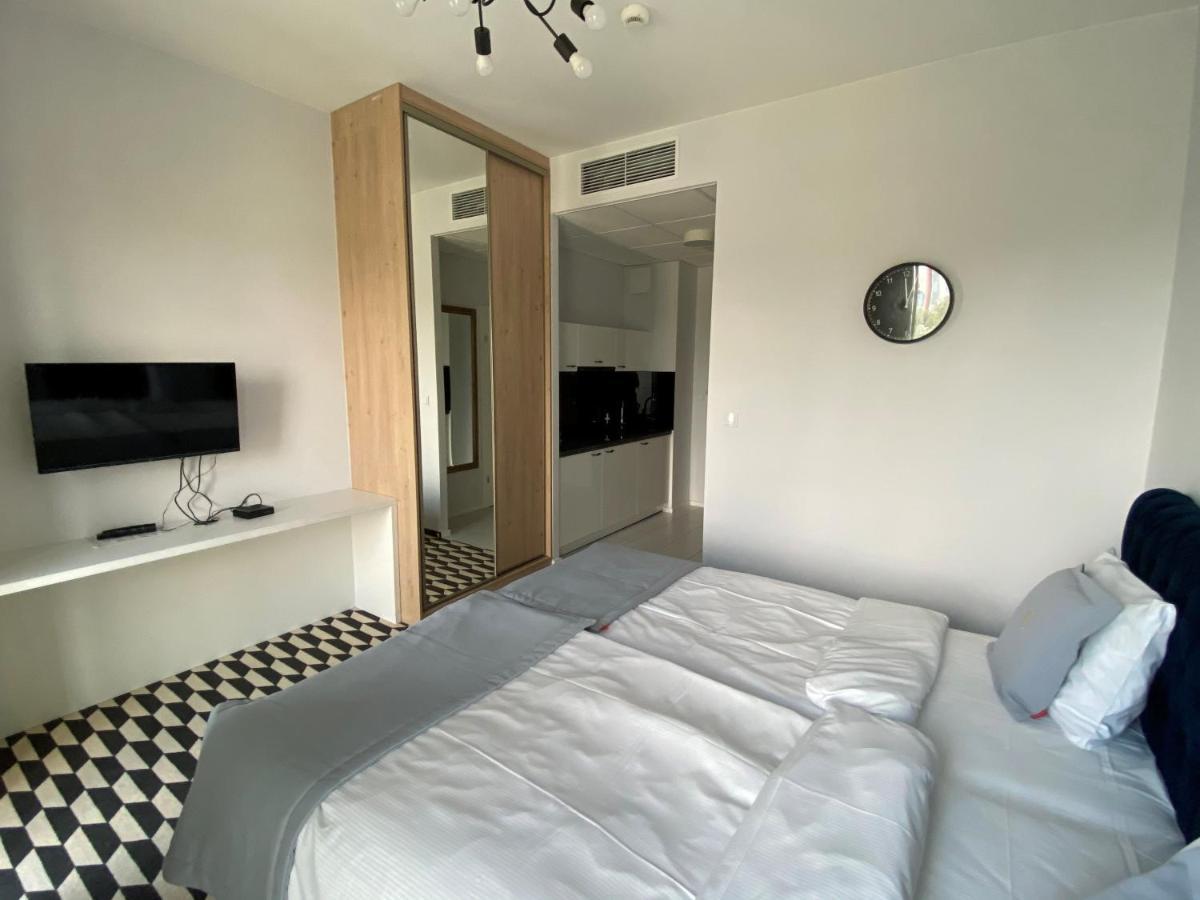 Apartment with Shower