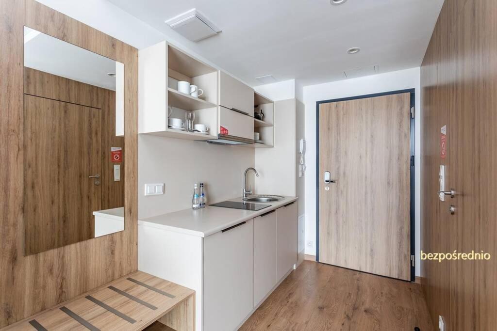 One-Bedroom Apartment,1052648335:JPEG