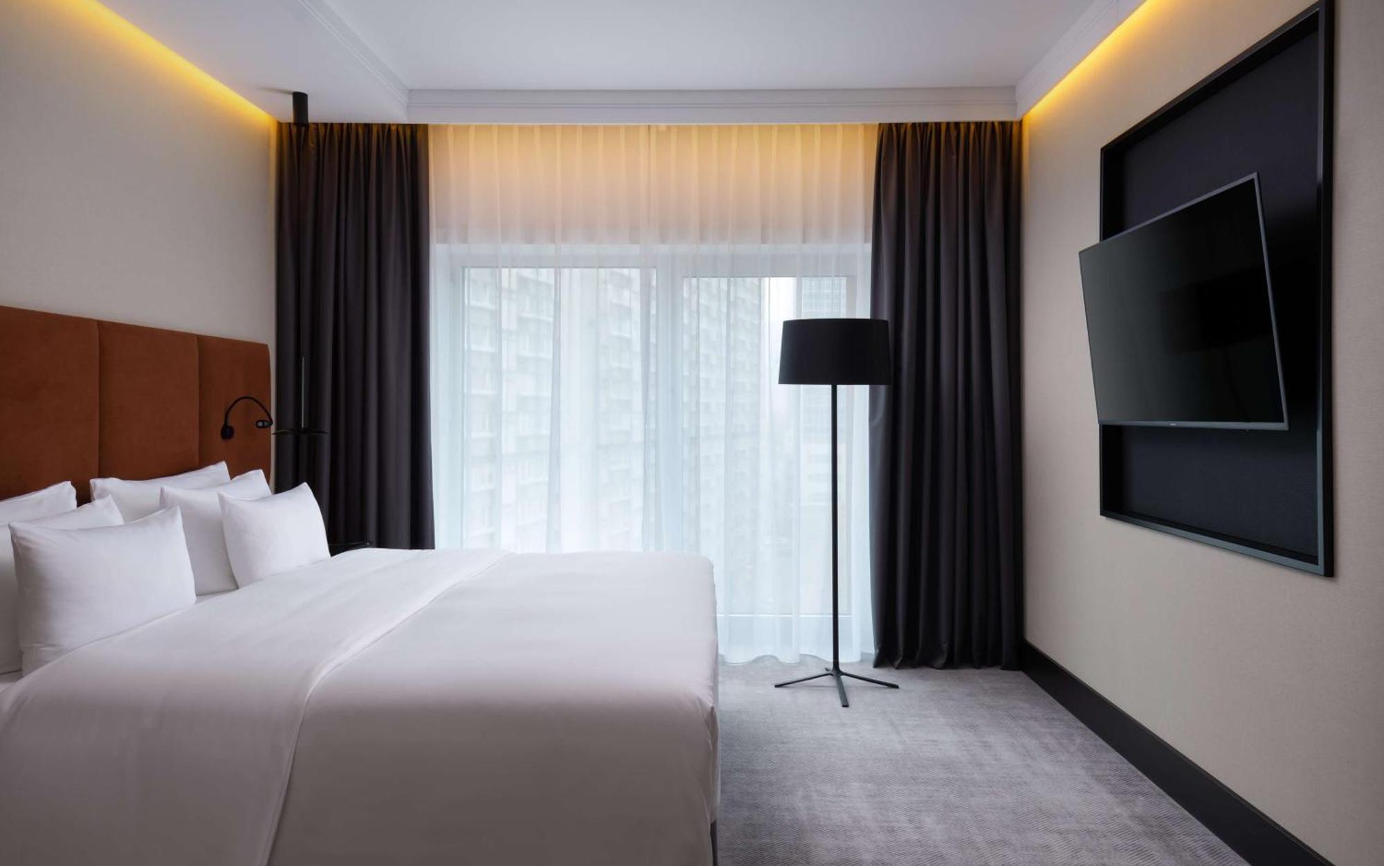 Suite with Lounge Access