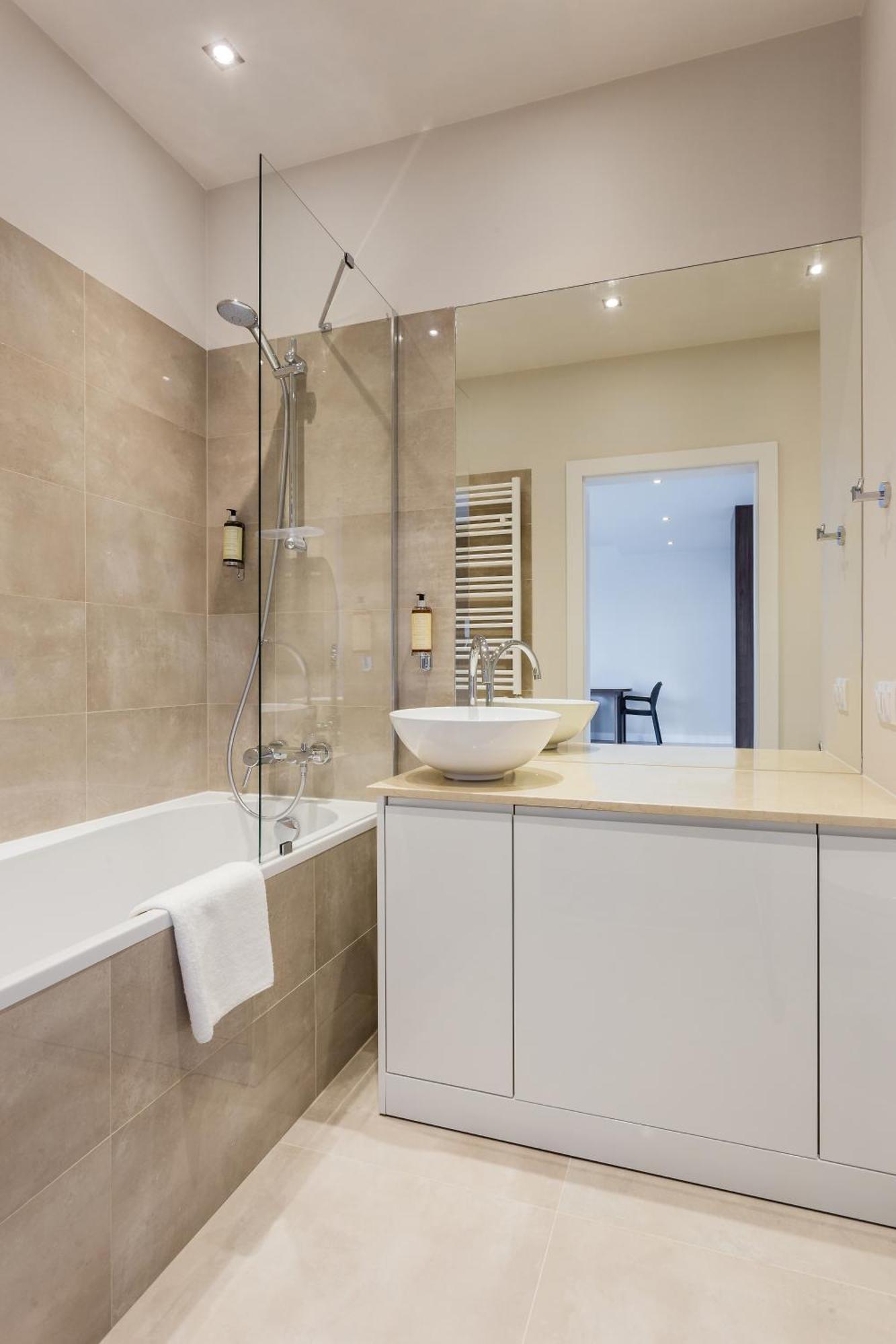 Superior One-Bedroom Apartment