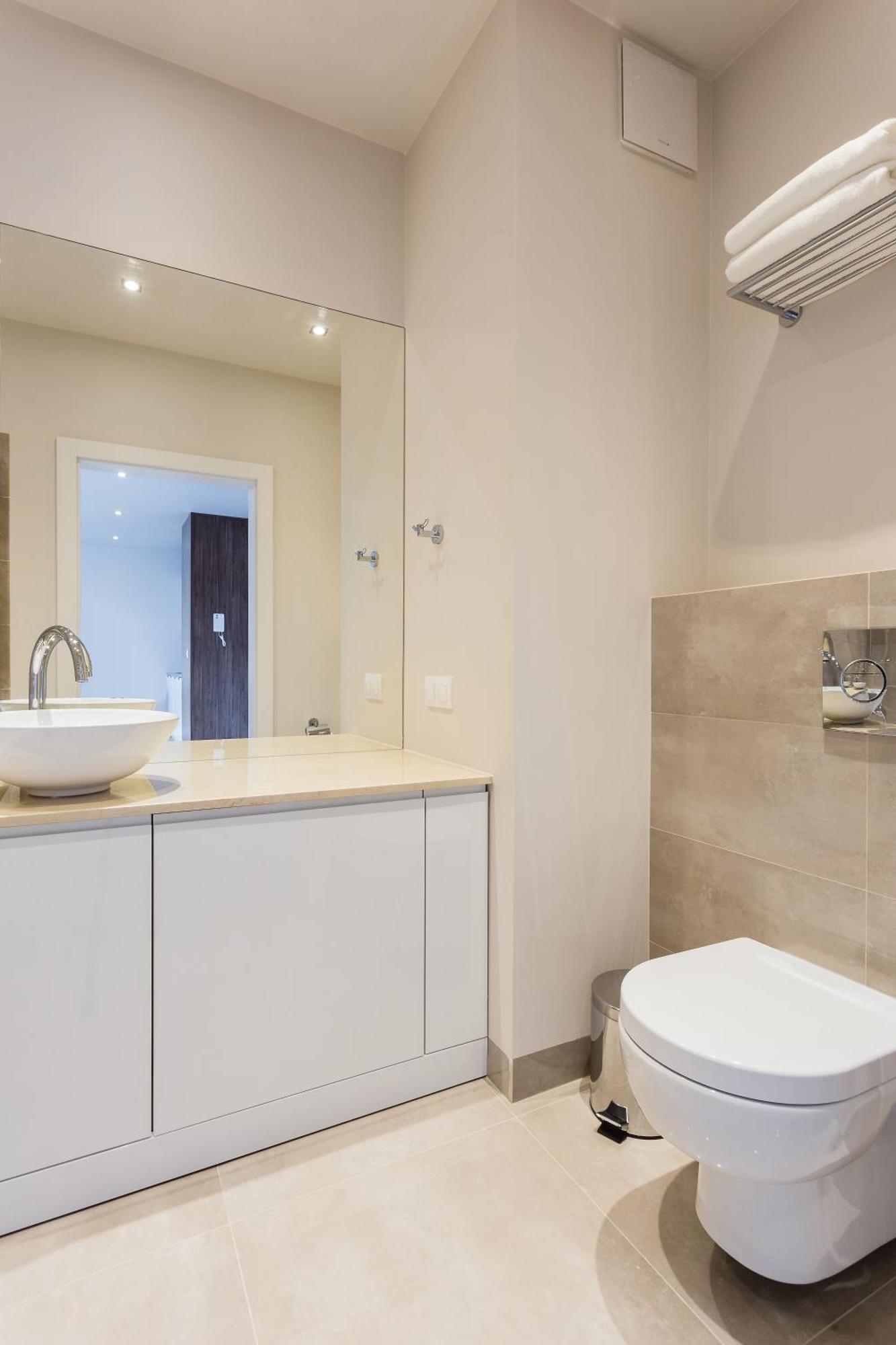 Superior One-Bedroom Apartment