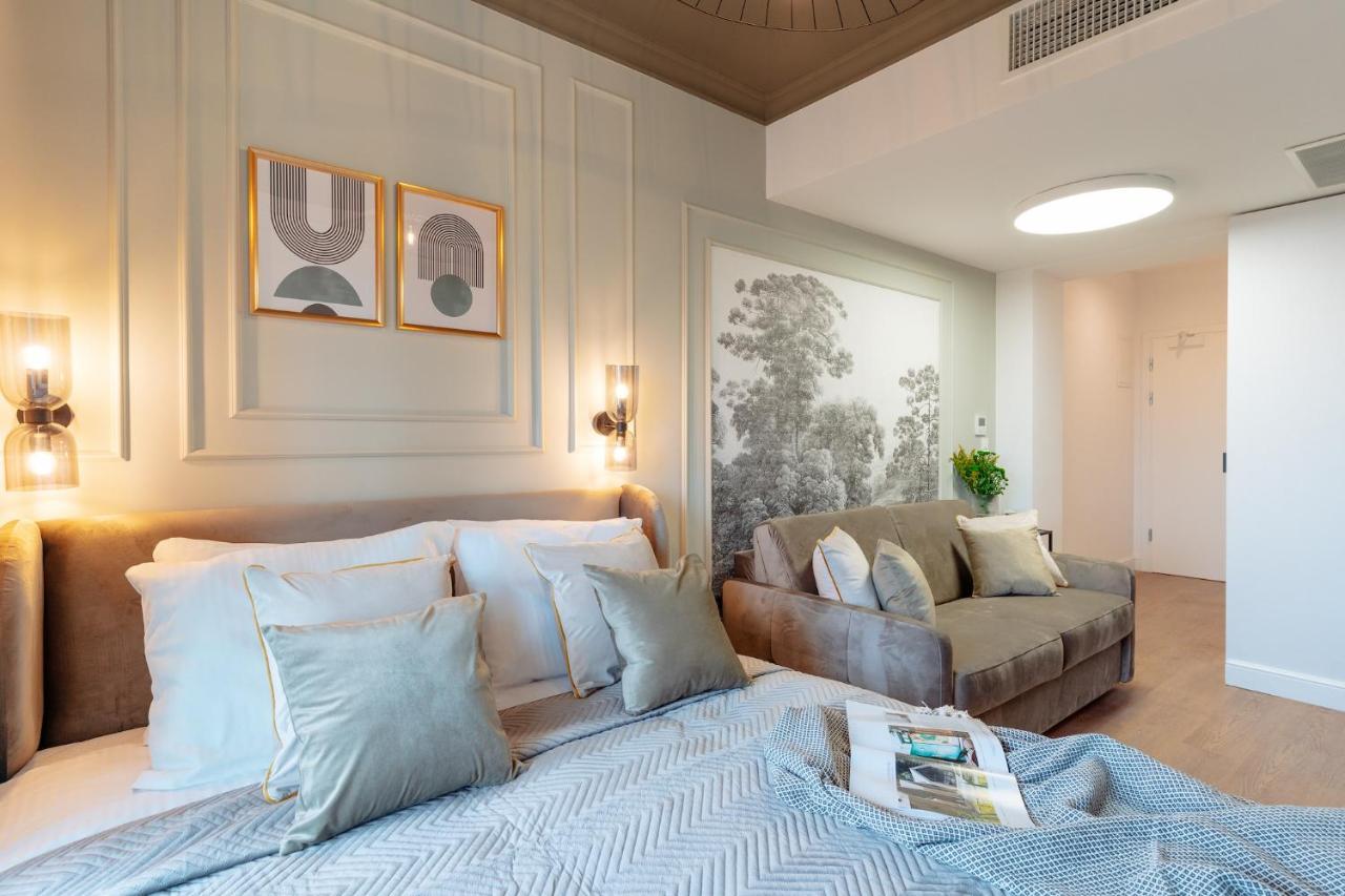 Superior studio with king size bed and old town view