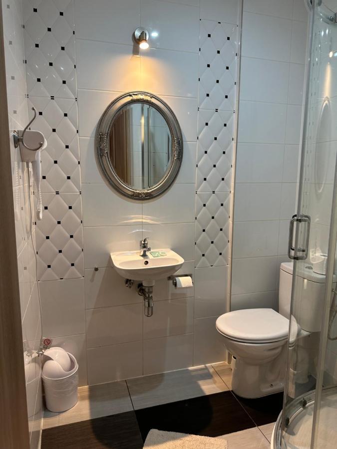 Single Room Private Bathroom,1340377538:JPEG