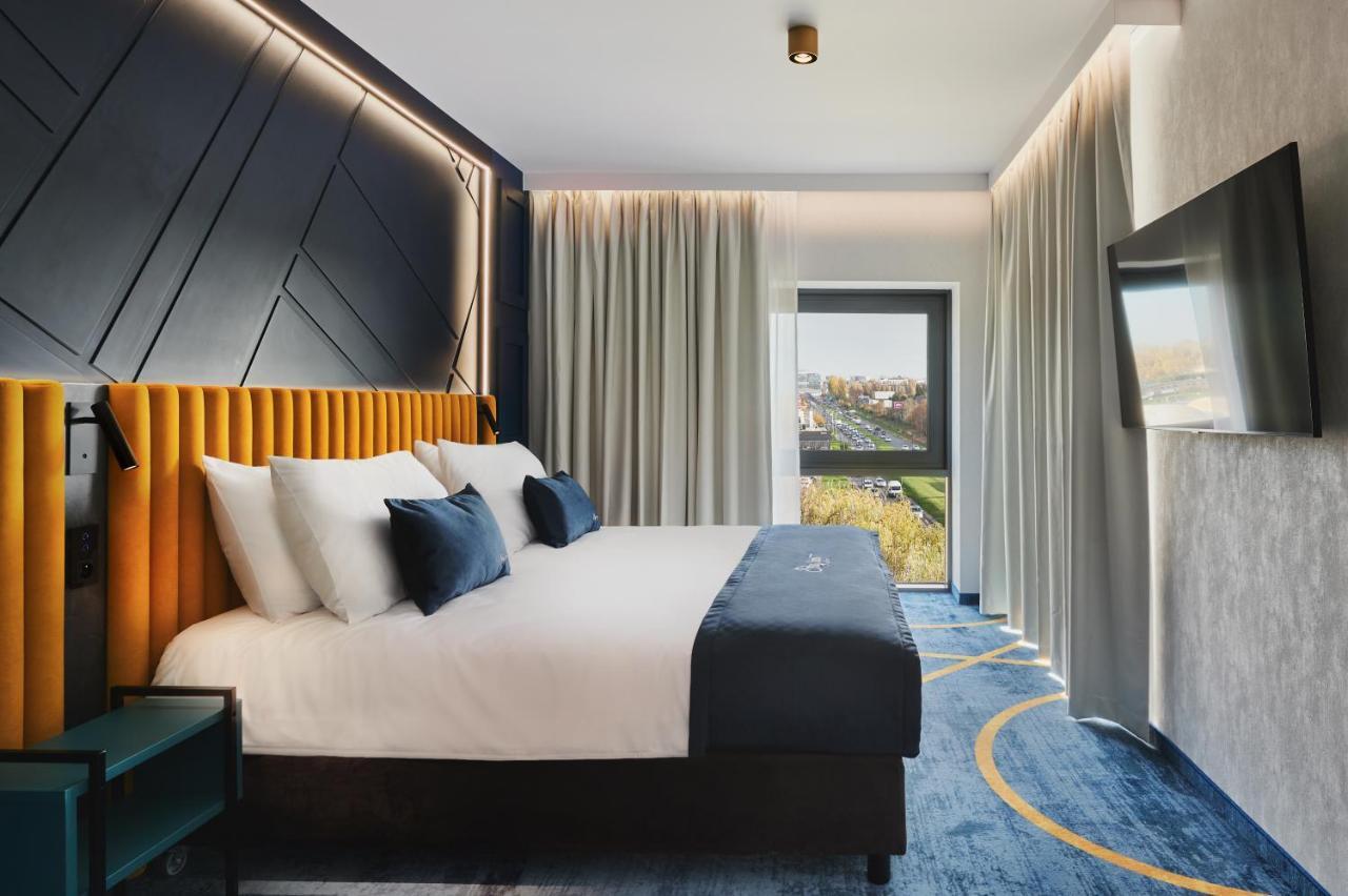 Deluxe Room,1586990227:JPEG