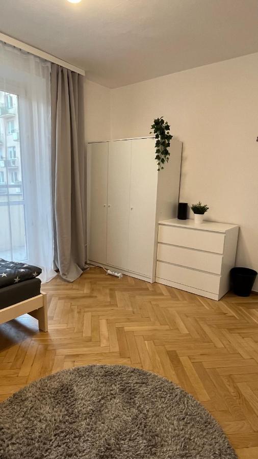 Pokój z 2 łóżkami pojedynczymi i balkonem