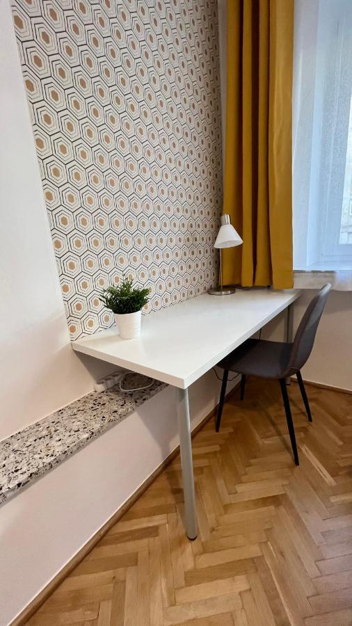 Pokój Dwuosobowy typu Standard ze wspólną łazienką