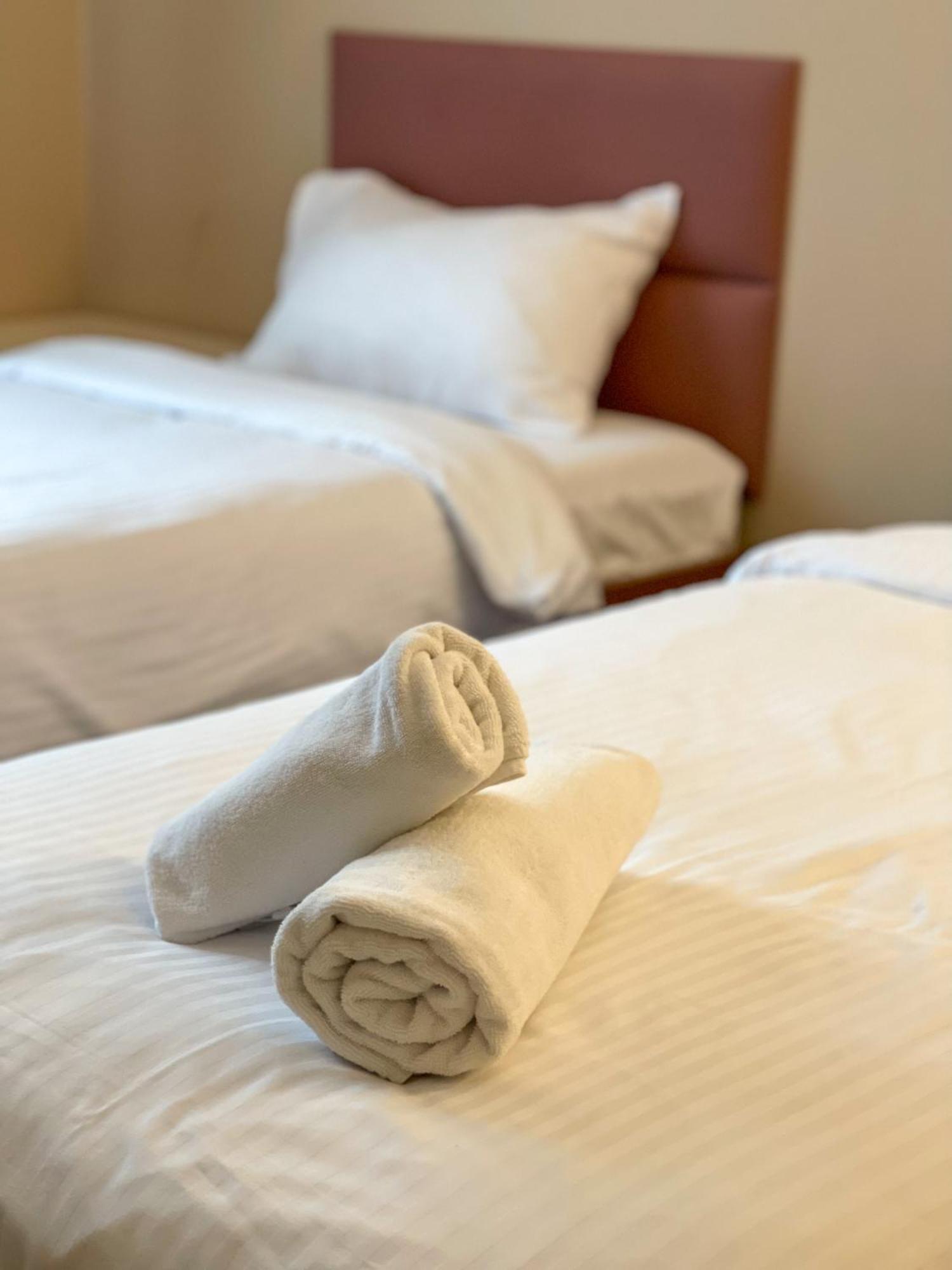 Twin Room,1537415824:JPEG