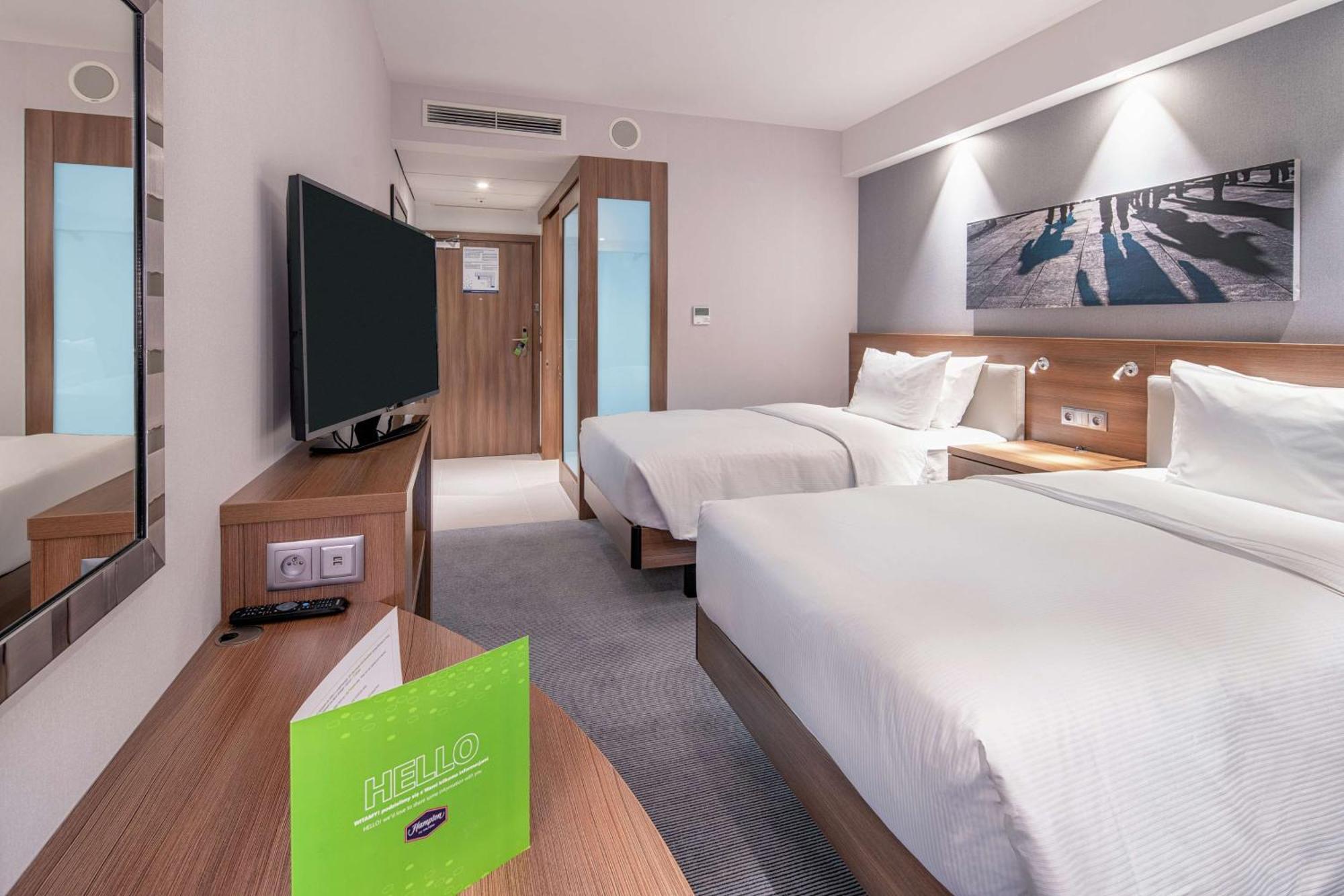 Twin Room,1543575937:JPEG