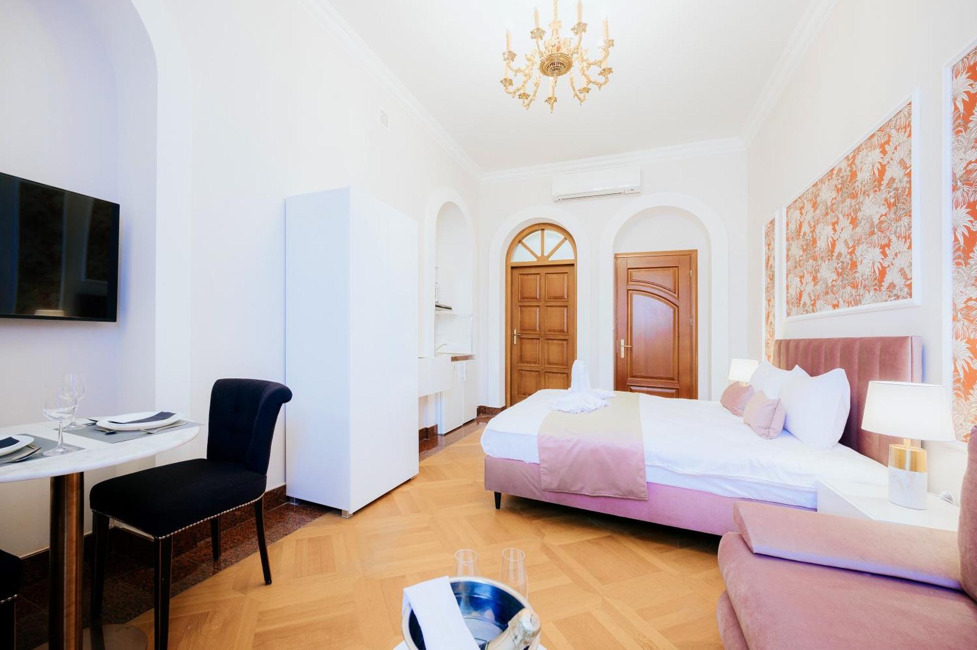 Studio Apartment