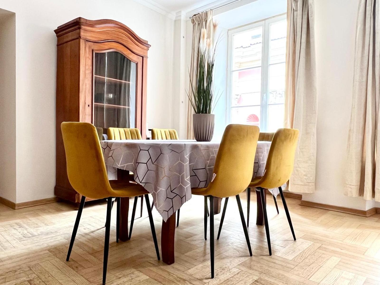Two-Bedroom Apartment 17 Świętojańska Street,1592910835:JPEG