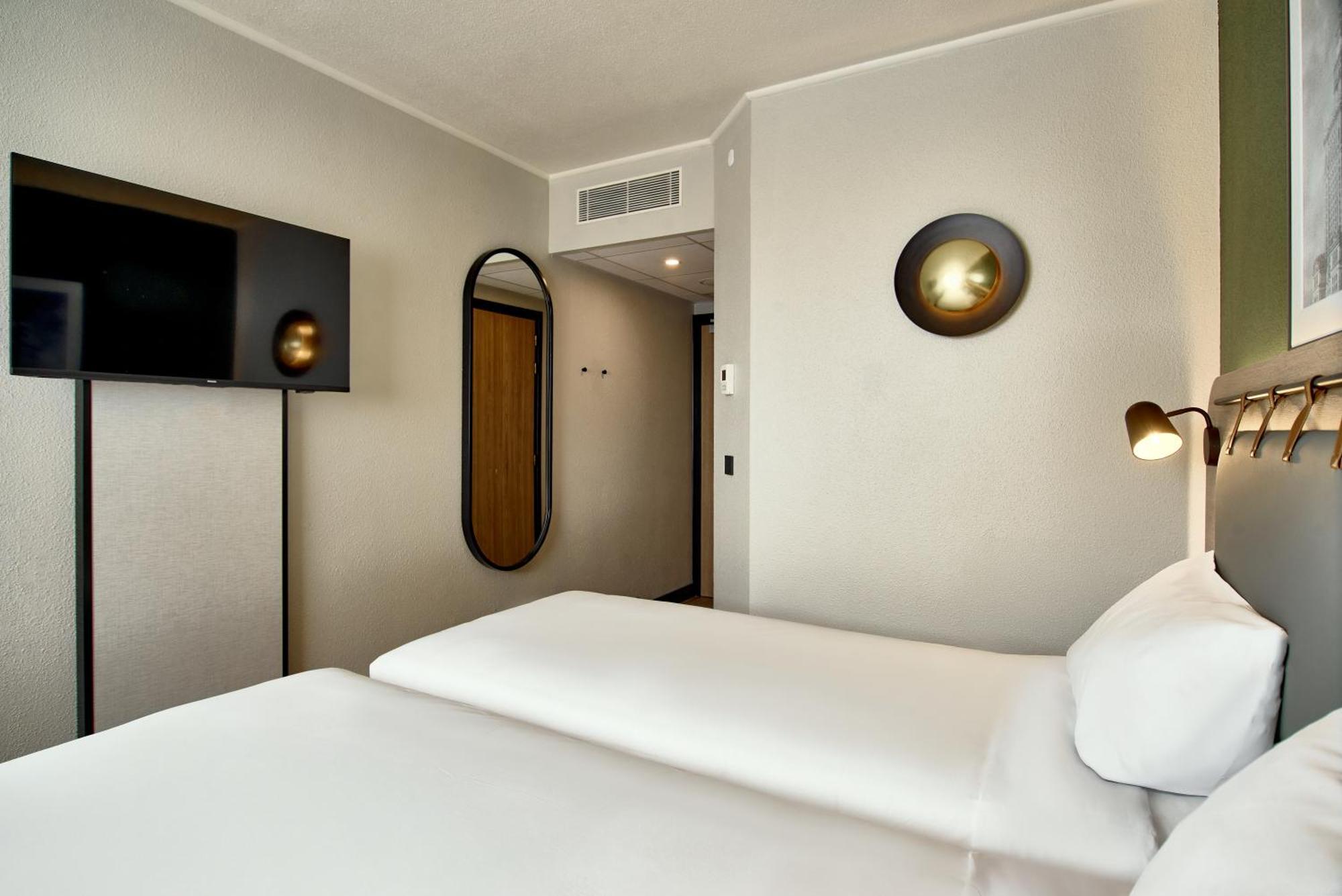 Standard Room 2 Single Beds