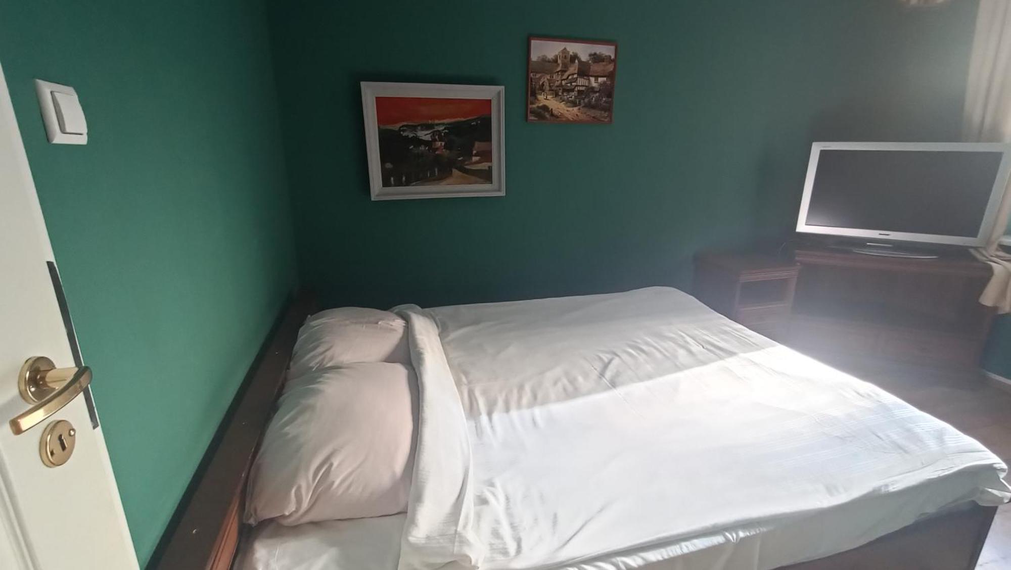 Double Room,1766131836:JPEG