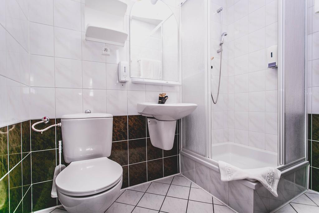Single Room,195158092:JPEG