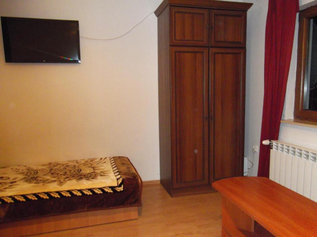 Triple Room with Shared Bathroom,49961769:JPEG