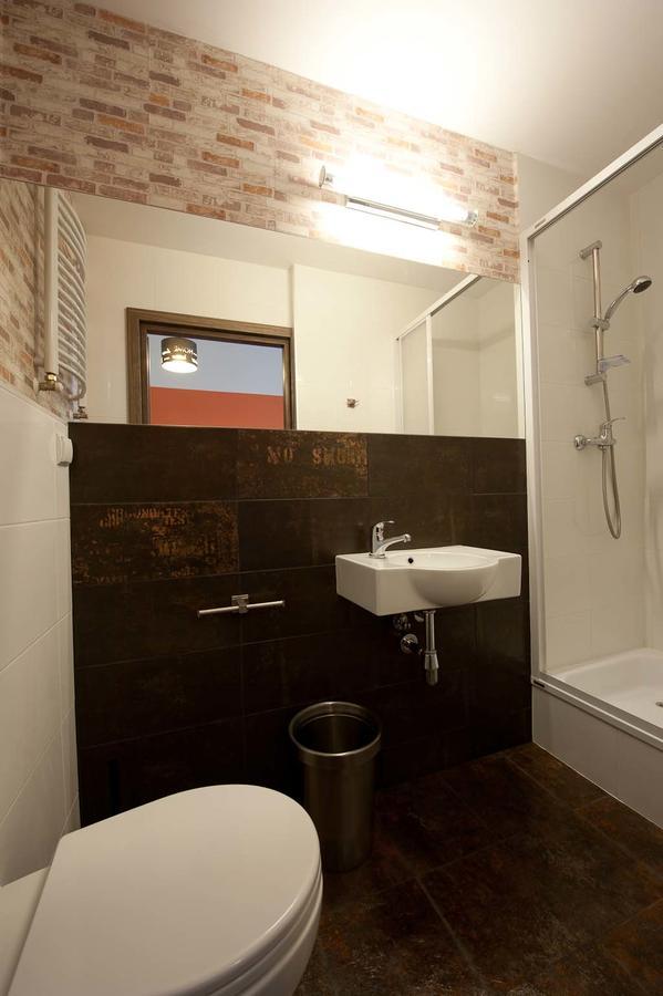 Habitación Económica de 6 camas con baño privado