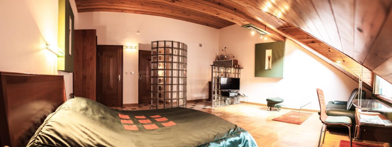 Studio Apartment (2 Adults),535474089:JPEG