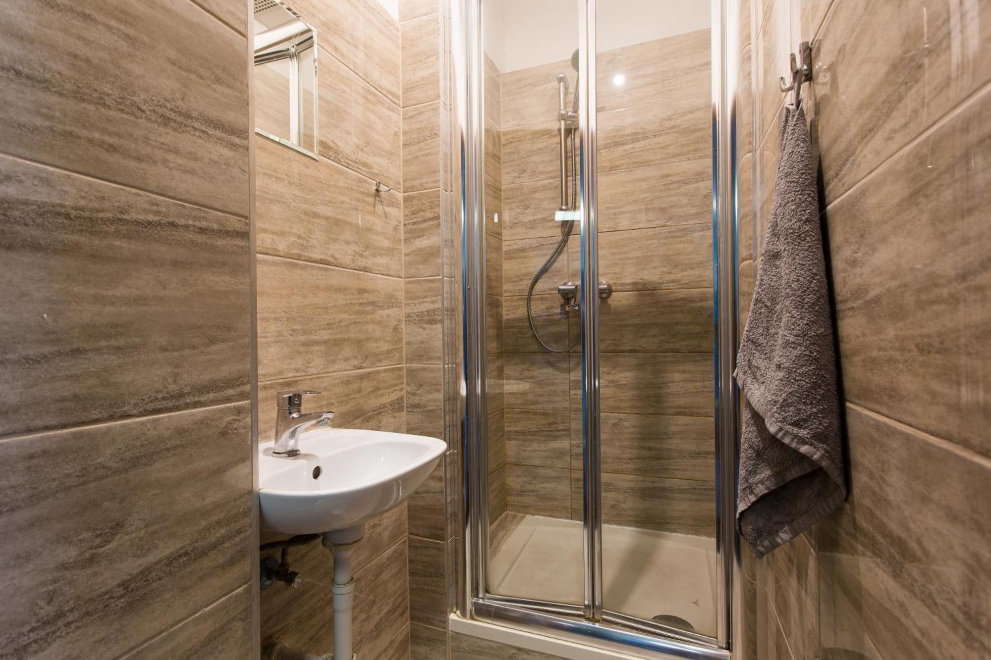 Single Room Private Bathroom,1498647637:JPEG