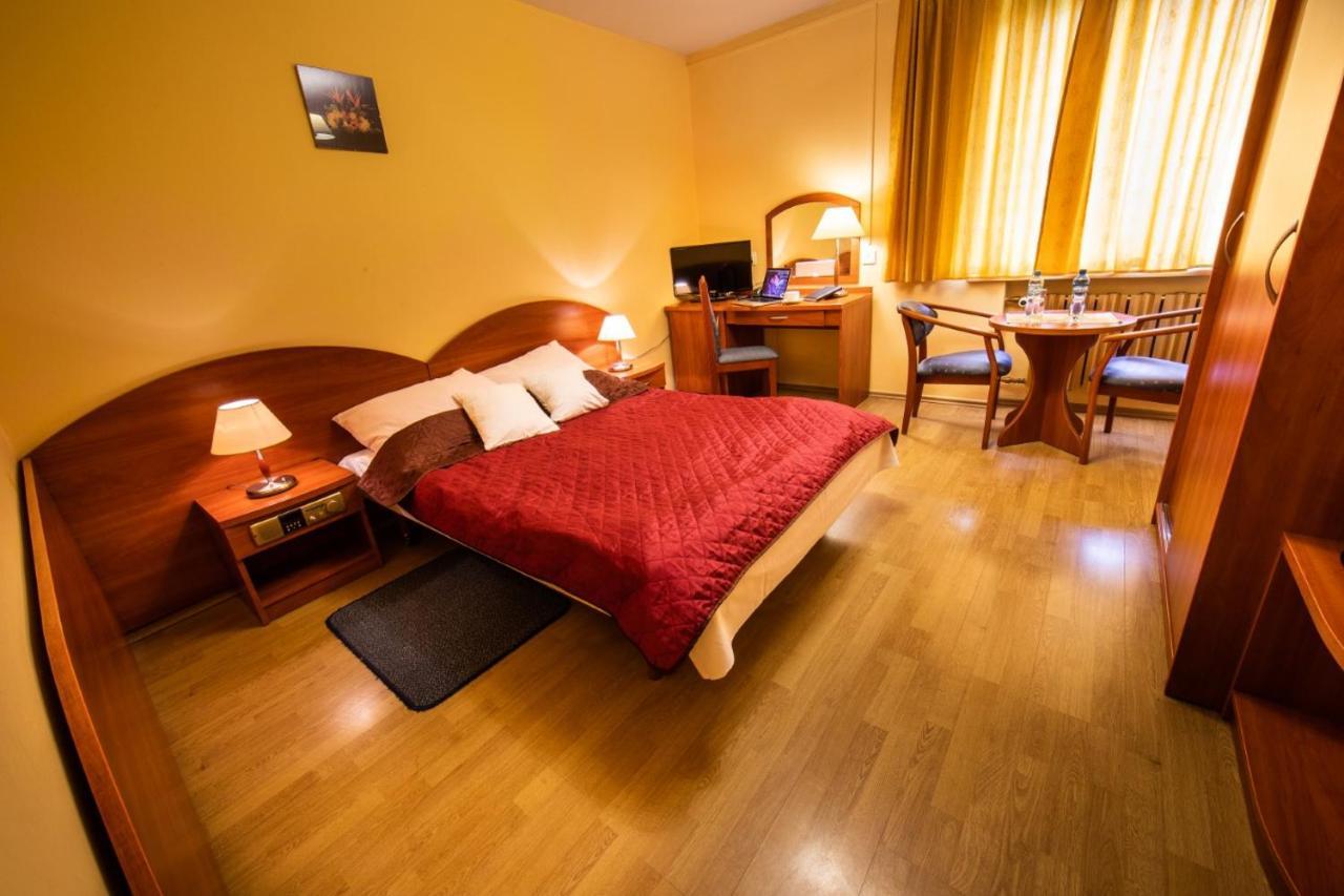 Double Room,728212654:JPEG