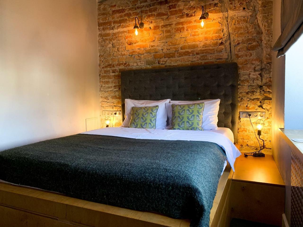 Small Double Room,1588577222:JPEG