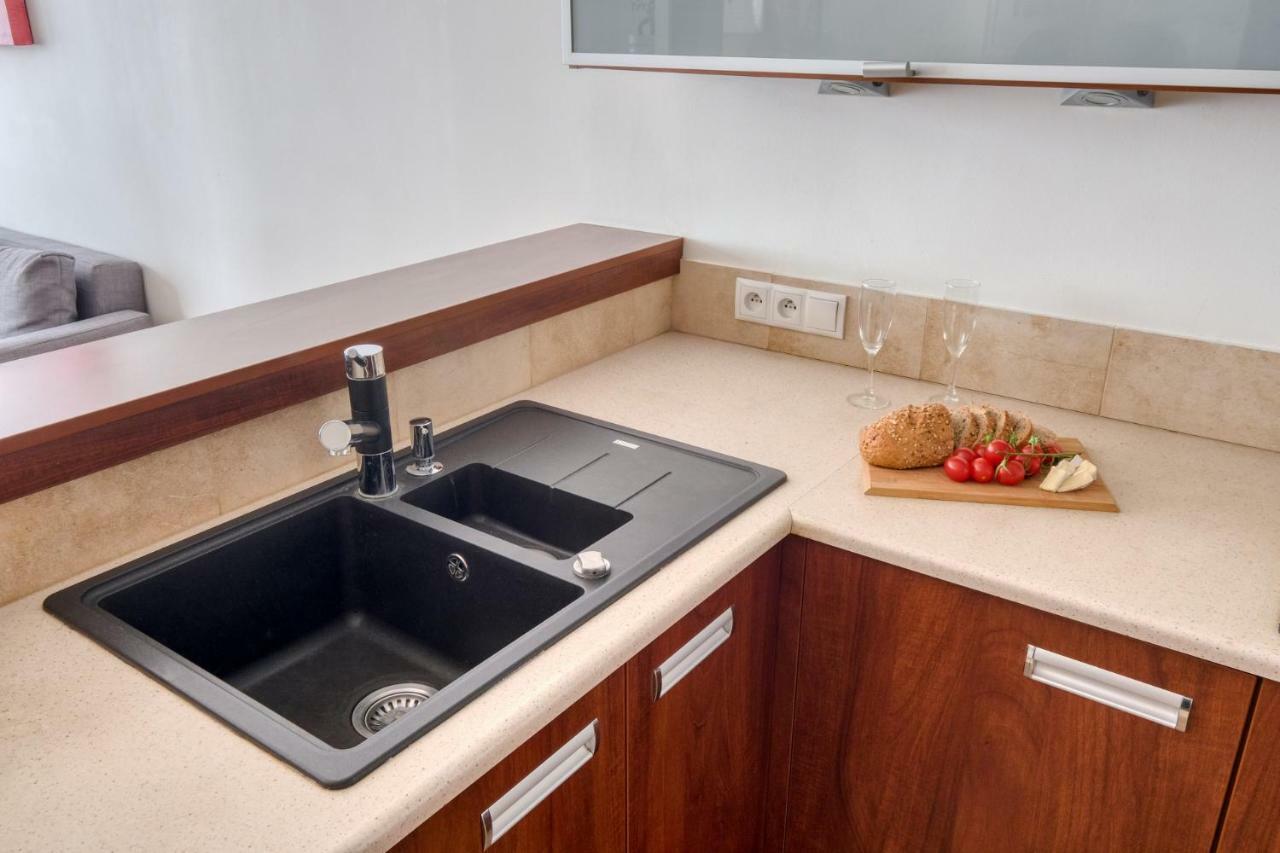 One-Bedroom Apartment,912730309:JPEG