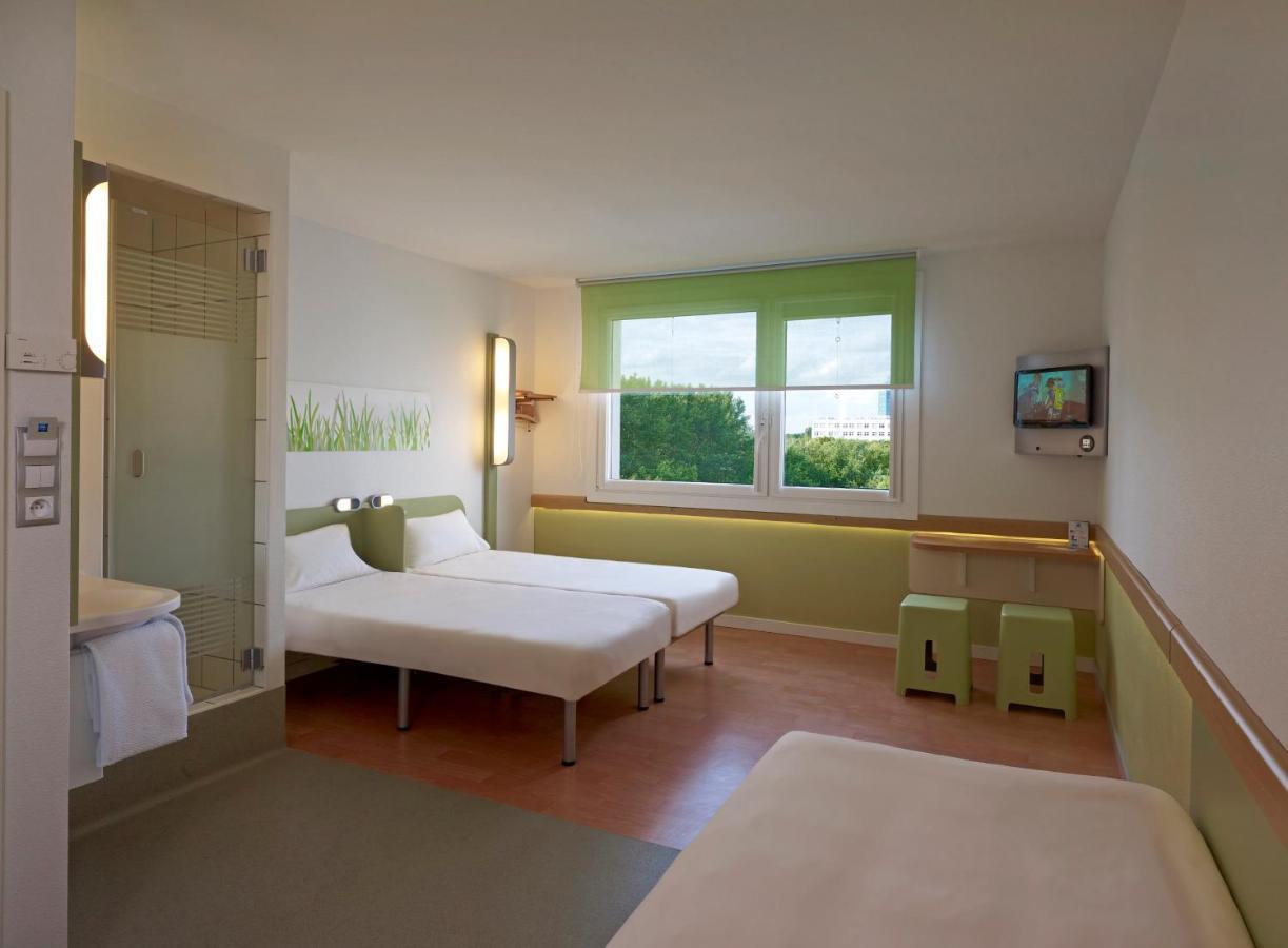 Standard Triple Room,948479296:JPEG