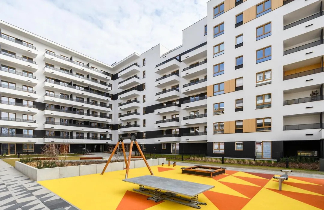 M&R Apartament: Premium Airport Stay with Self Check-In-1