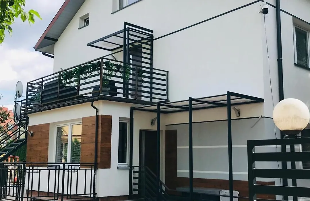 Pokoje i Apartamenty Willa Bielany-1