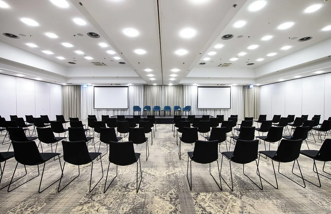 Courtyard By Marriott Warsaw Airport-1