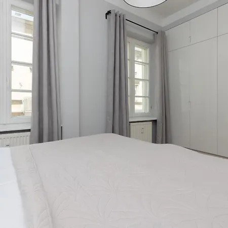 City Center Aparthotel Chmielna By Noclegi Renters-3