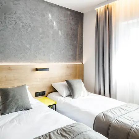 Air Hotel-2