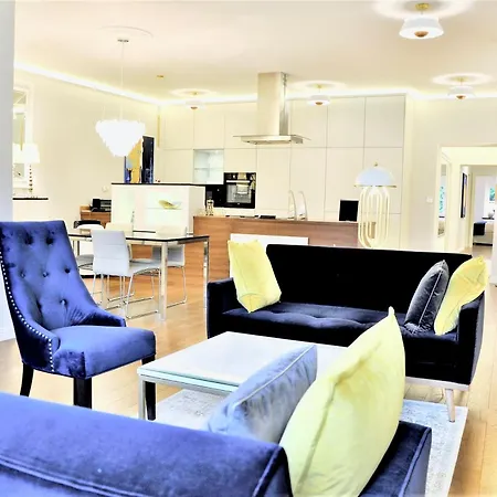 Luxury Apartments Mondrian Market Square III-3