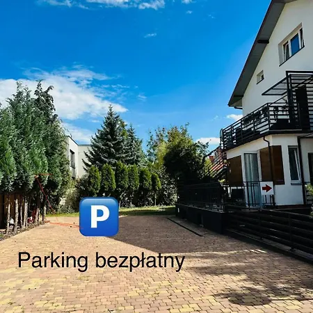 Pokoje i Apartamenty Willa Bielany-3