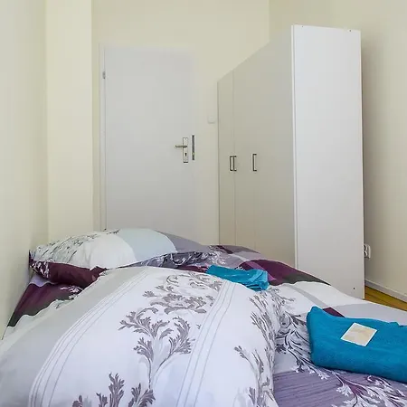 Metro Centrum Guest Rooms-2