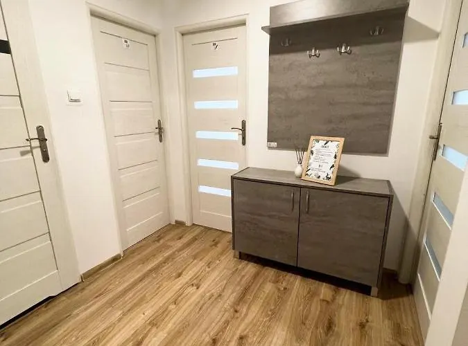 Cozy, Spacious Room In A Three-Room Apartment In The Very Center Of Varsavia